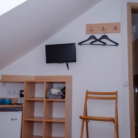 Appartement Mansarda Mica Cu Baie Proprie à Cluj-Napoca Extérieur photo