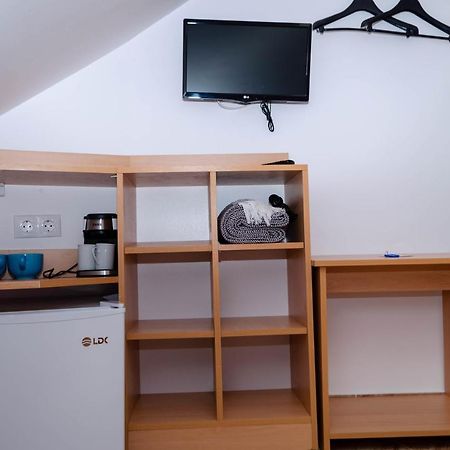 Appartement Mansarda Mica Cu Baie Proprie à Cluj-Napoca Extérieur photo