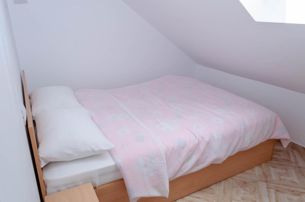 Appartement Mansarda Mica Cu Baie Proprie à Cluj-Napoca Extérieur photo