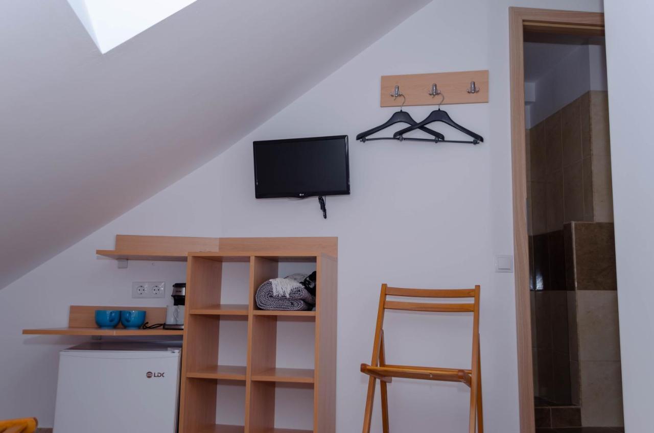 Appartement Mansarda Mica Cu Baie Proprie à Cluj-Napoca Extérieur photo