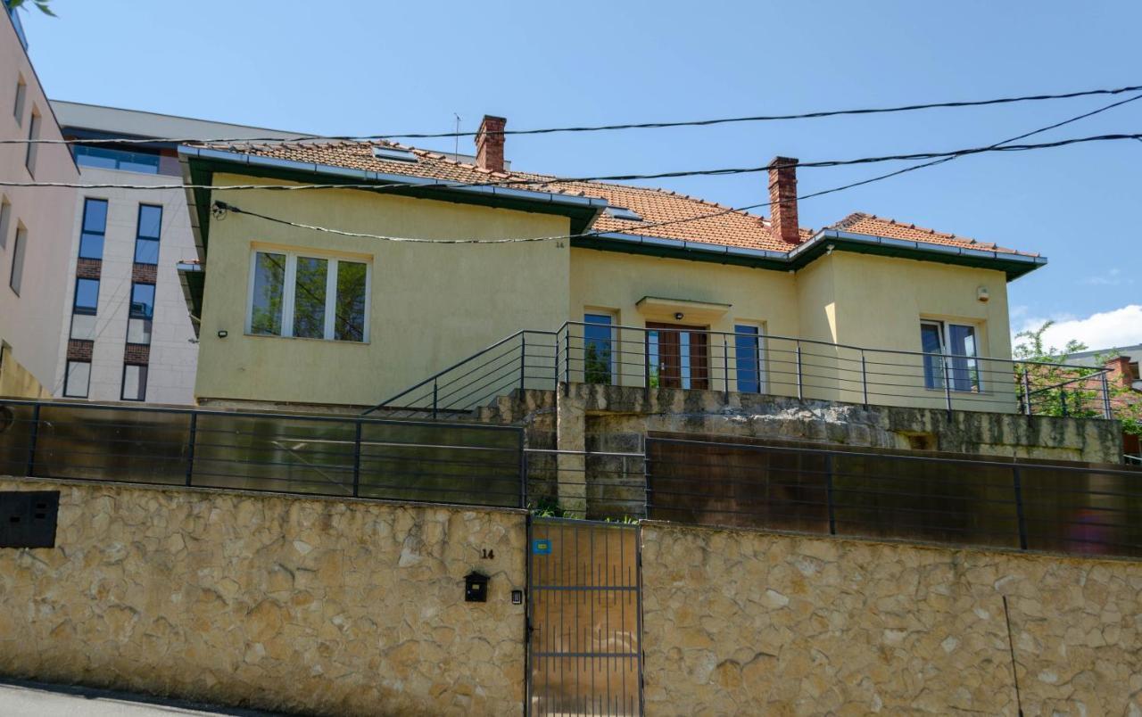 Appartement Mansarda Mica Cu Baie Proprie à Cluj-Napoca Extérieur photo