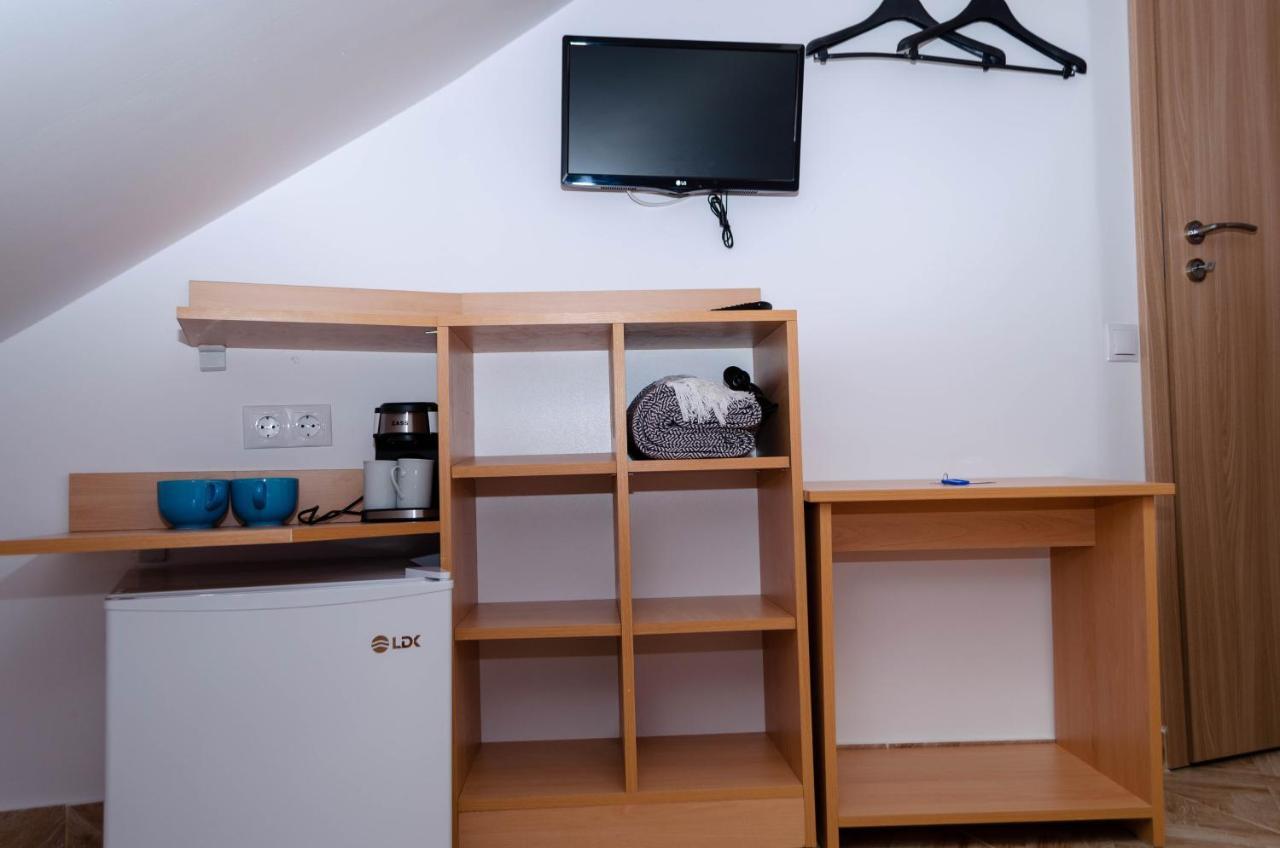 Appartement Mansarda Mica Cu Baie Proprie à Cluj-Napoca Extérieur photo