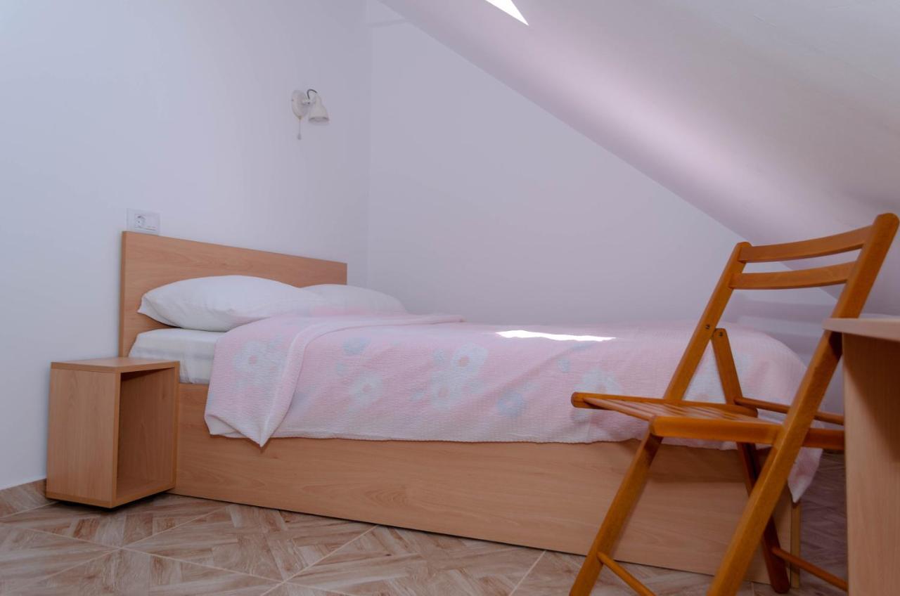 Appartement Mansarda Mica Cu Baie Proprie à Cluj-Napoca Extérieur photo